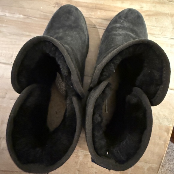 Black UGG boots - Picture 4 of 6